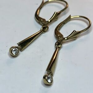 8kt/334 Elegant Gold Drop Earrings marked 333 gold